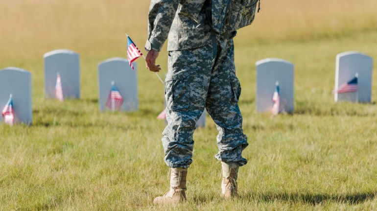 soldier-honors-the-fallen-at-memorial-cemetery-2026-01-05-23-50-17-utc